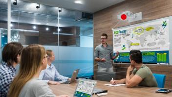 INTERAKTIVE PROJEKTOREN-LÖSUNGEN FÜR UNTERNEHMEN